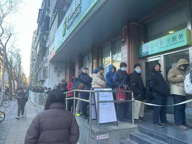 《丙午年》馬年生肖郵票今日開售！有人連夜排隊——