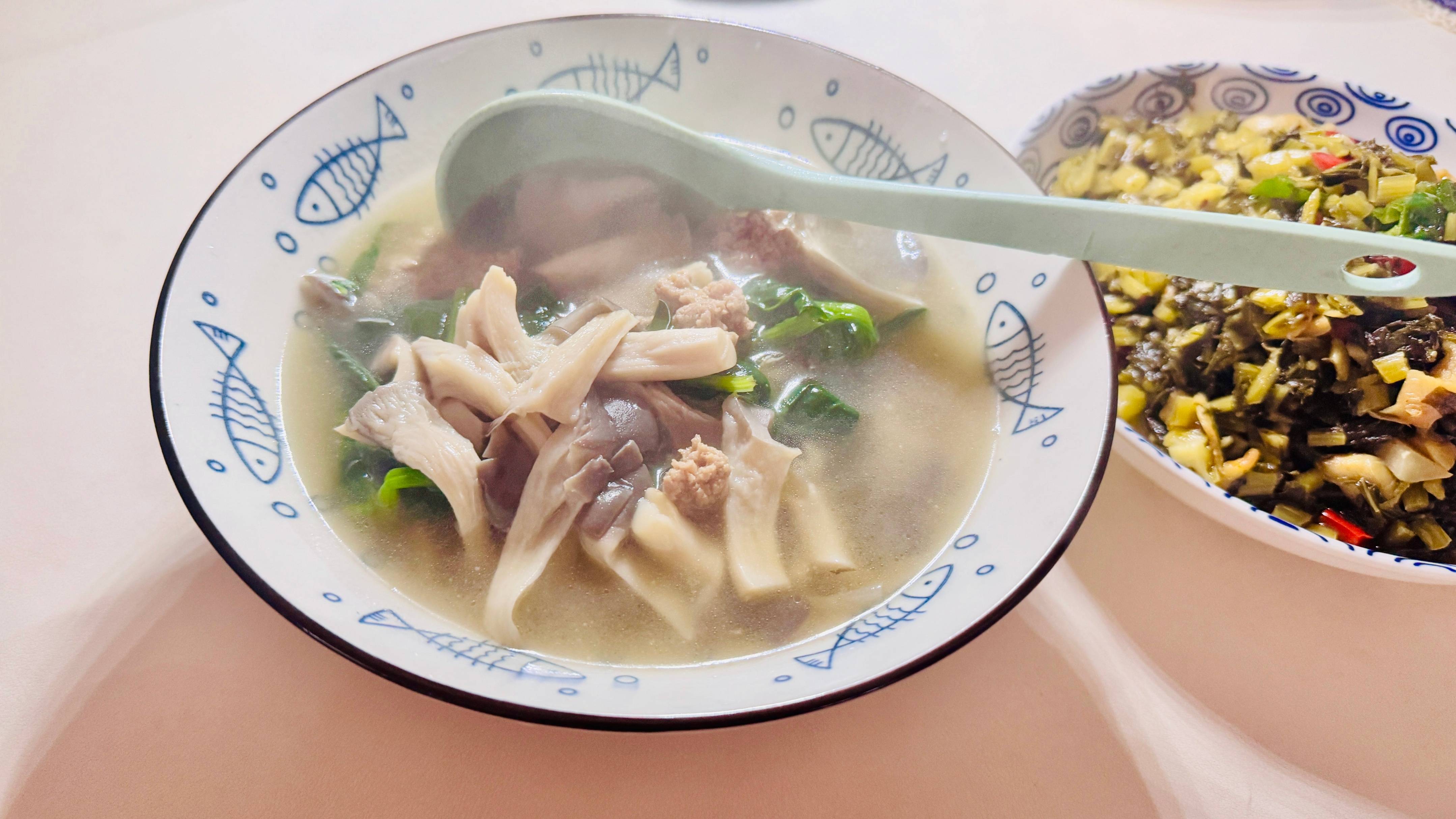 原創懶人週末菜譜：零失敗肉丸菠菜湯，暖胃又省心