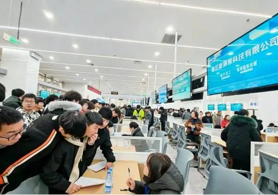 重慶萬州工會舉行“就創興鄉”專場招聘會